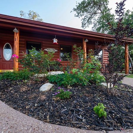 Cabin 1 Rental 15 Minutes From Magnolia And Baylor Waco Bagian luar foto