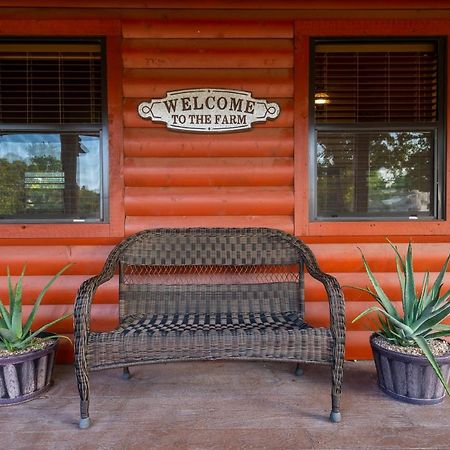 Cabin 1 Rental 15 Minutes From Magnolia And Baylor Waco Bagian luar foto
