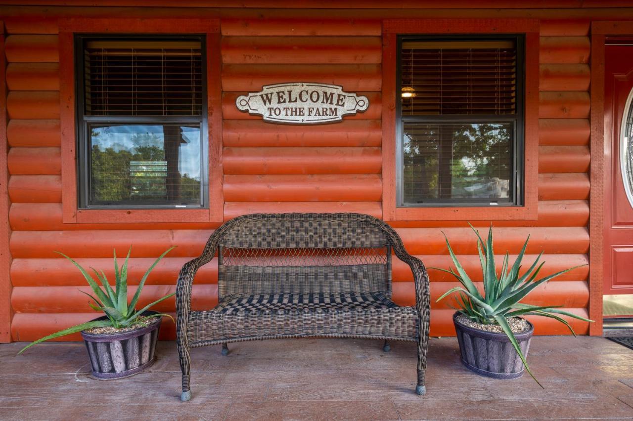 Cabin 1 Rental 15 Minutes From Magnolia And Baylor Waco Bagian luar foto