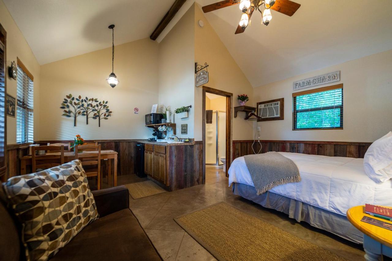 Cabin 1 Rental 15 Minutes From Magnolia And Baylor Waco Bagian luar foto