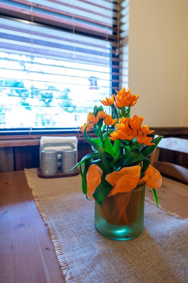 Cabin 1 Rental 15 Minutes From Magnolia And Baylor Waco Bagian luar foto