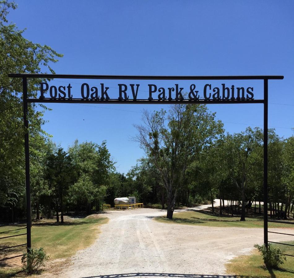 Cabin 1 Rental 15 Minutes From Magnolia And Baylor Waco Bagian luar foto