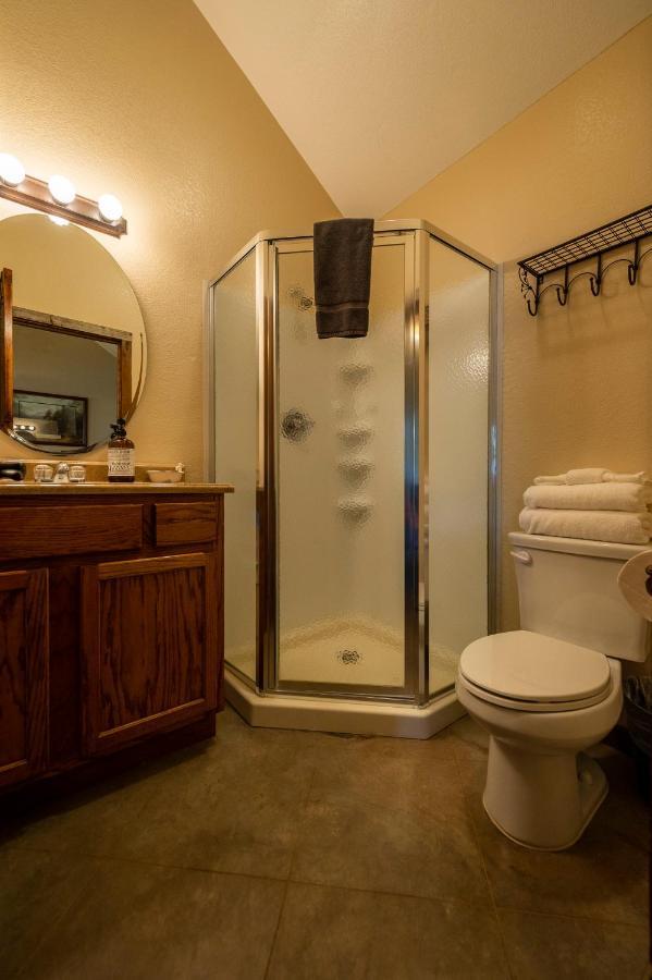 Cabin 1 Rental 15 Minutes From Magnolia And Baylor Waco Bagian luar foto