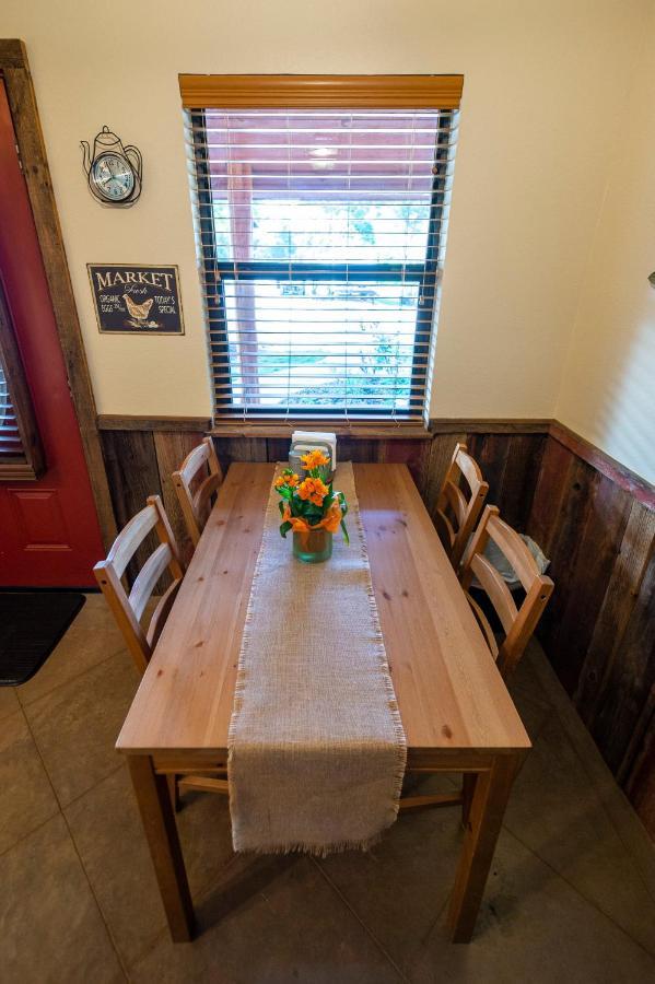 Cabin 1 Rental 15 Minutes From Magnolia And Baylor Waco Bagian luar foto